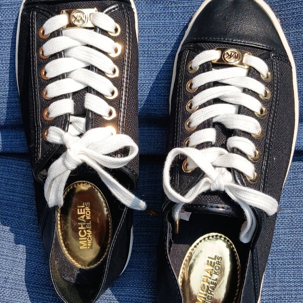 MK MICHAEL KORS black s-6.5 Never Used